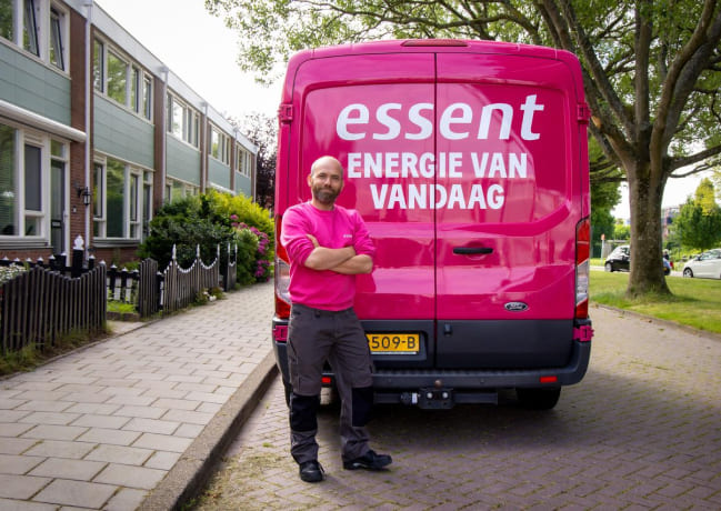 Bus met Essent-logo met tekst ‘Energie van vandaag’ – promotie van energieproduct.